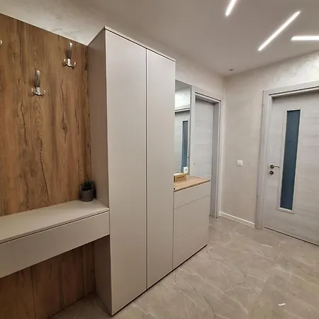 Blue Atana Near Airport Szófia