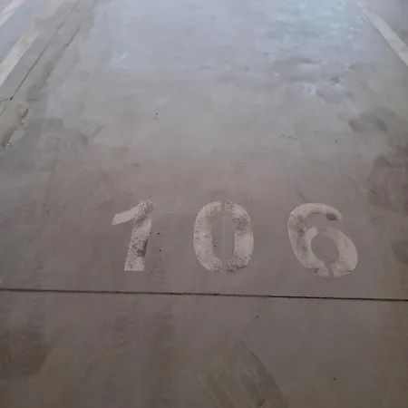 Blue Atana Near Airport Szófia