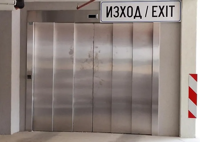 Blue Atana Near Airport 索菲亞