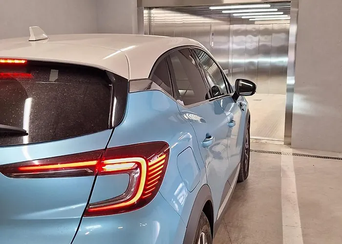 Blue Atana Near Airport 索菲亞